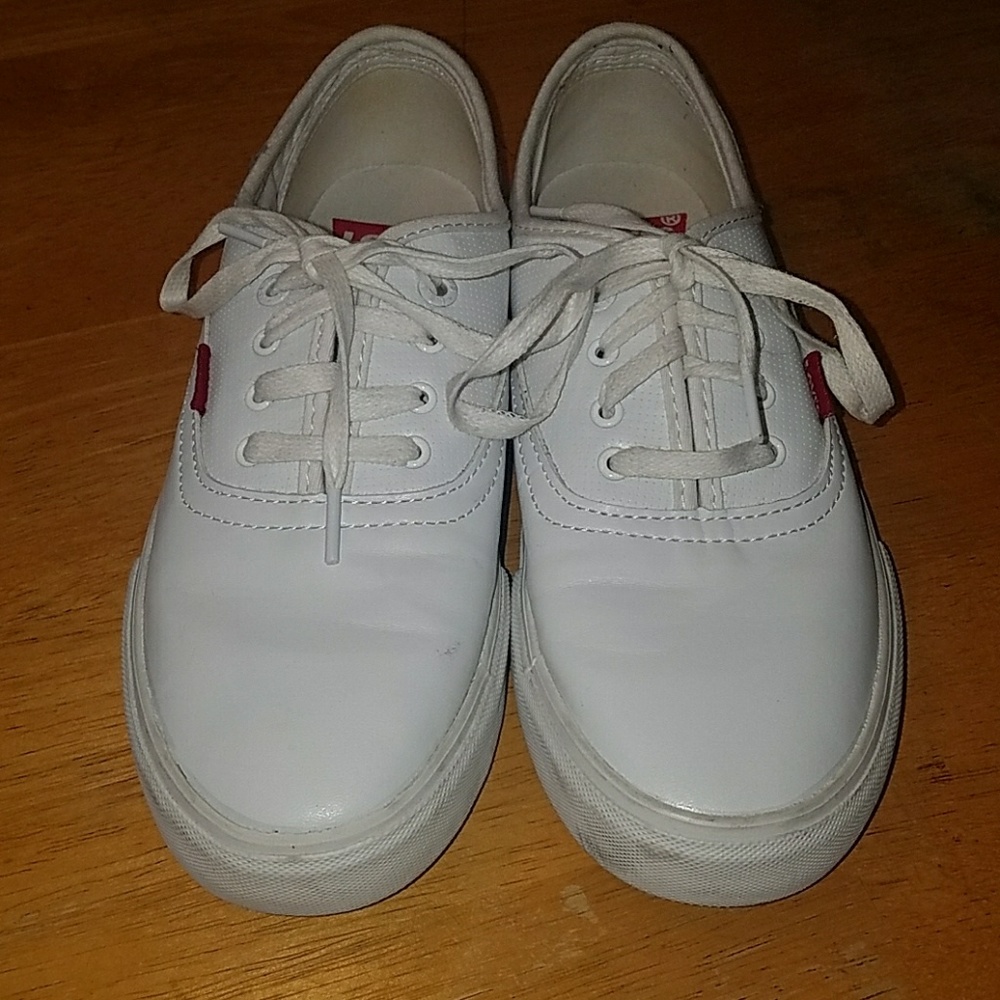 Leather tennis shoes